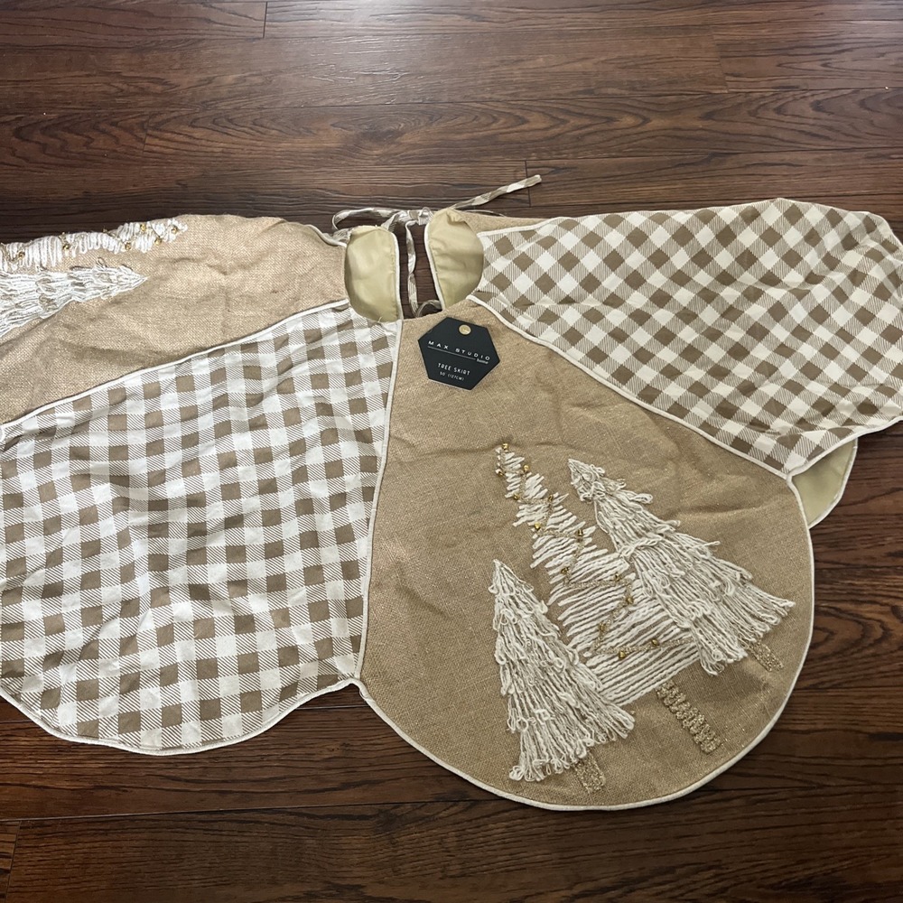 Max Studio Burlap Scalloped Buffalo Check Brown White Christmas Tree Skirt Bells